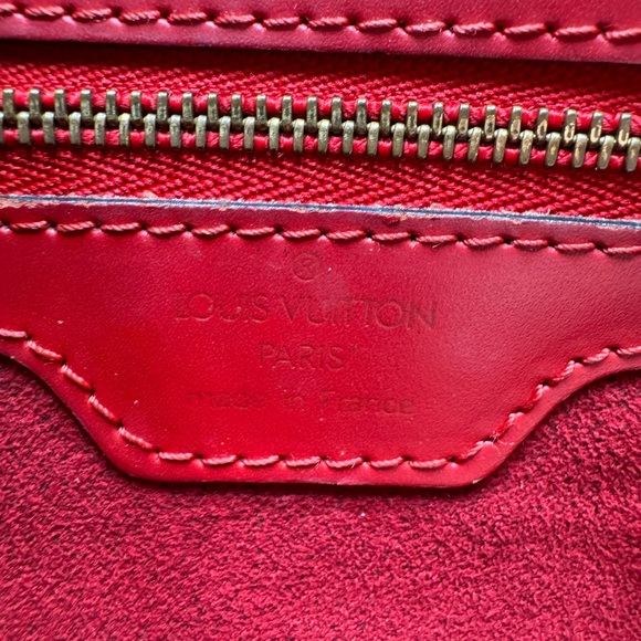 🚨SOLD🚨 Authentic Louis Vuitton Red Epi Lussac - Picture 9 of 11